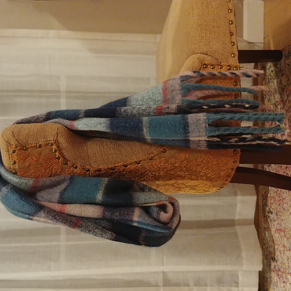 NWT🧣Old Navy-Long Scarf/Wrap Winter Warm Long Fringe - Picture 3 of 6